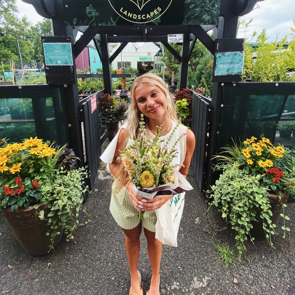 Meet your Posher, Anna - Picture 2 of 3